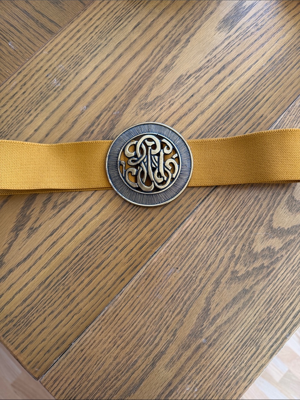 Vintage Women’s Gold Tone Elastic Stretch Belt w/ Monogram Buckle Vintage 80’s